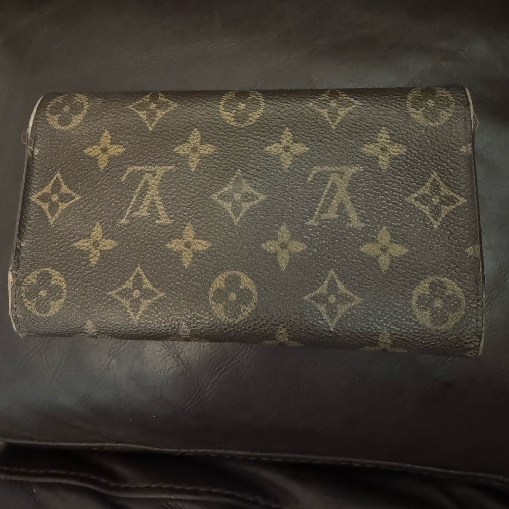 Louis Vuitton Vintage Sarah Monogram Wallet - Picture 4 of 13